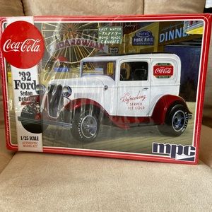 MPC 1/25 1932 Ford Sedan Delivery Truck Coca-Cola MPC902 Plastics Car/Truck